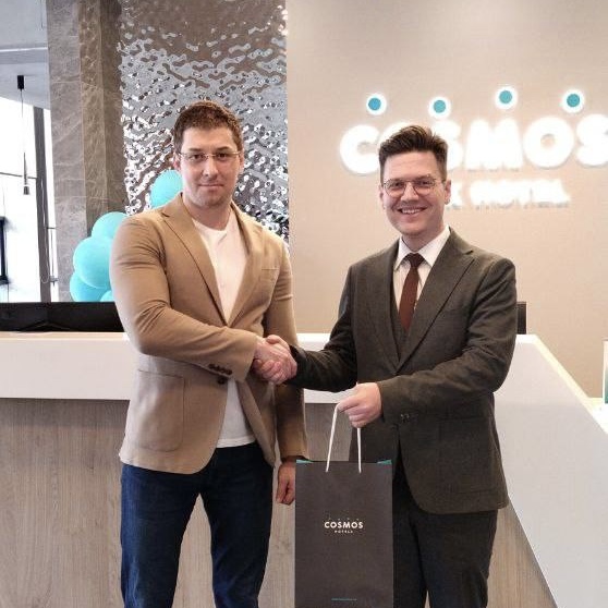 Cosmos Hotel Omsk  принял сто тысяч гостей